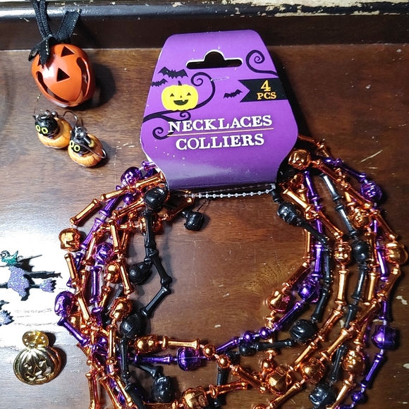 12 sets of halloween earring plus more - Picture 4 of 6